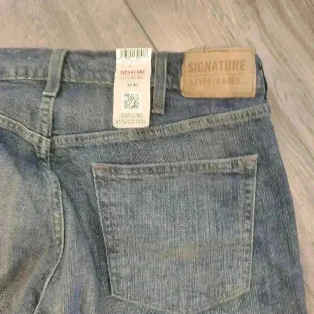 Levis - Picture 6 of 7